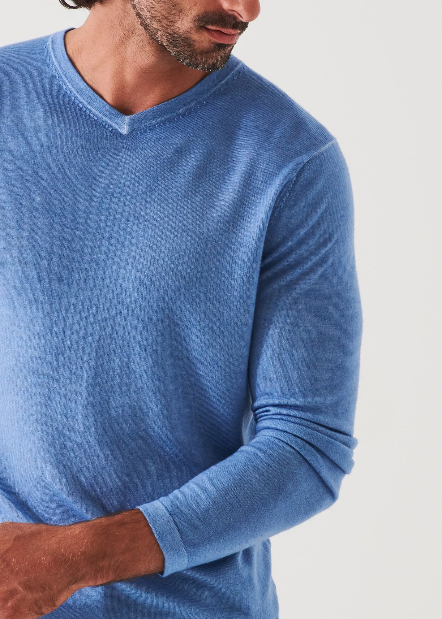 EXTRA-FINE MERINO VINTAGE WASH V-NECK